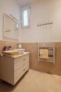 Bathroom sa Le Neptune, 2 bedrooms with A/C
