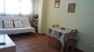 A seating area at Hostal Sant Roc