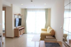 TV a/nebo společenská místnost v ubytování Pattaya Private Beach Luxury Home