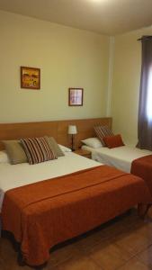 A bed or beds in a room at Hostal Sant Roc