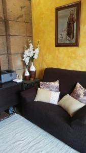 A seating area at Hostal Sant Roc