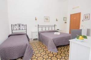 two beds sitting next to each other in a room at Hotel Fontana in Amalfi