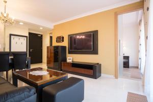 Televízia a/alebo spoločenská miestnosť v ubytovaní VIP Apartamenty POD KROKWIĄ SPA