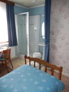Rúm í herbergi á Au logis fleuri