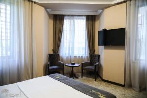 Televisyen dan/atau pusat hiburan di Boulevard Hotel