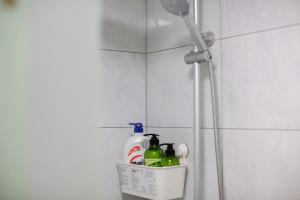a bathroom with a rack with cleaning products in a shower at Chengdu Chenghua·Giant Panda Breeding Base Locals Apartment 00149350 in Chengdu +29 photos