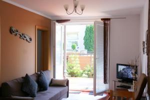 Μια τηλεόραση ή/και κέντρο ψυχαγωγίας στο Apartament Słoneczny