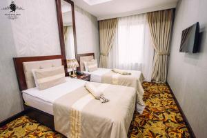 Postel nebo postele na pokoji v ubytování Atlas Hotel Baku