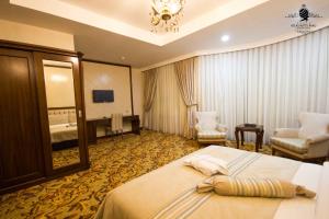 Postel nebo postele na pokoji v ubytování Atlas Hotel Baku