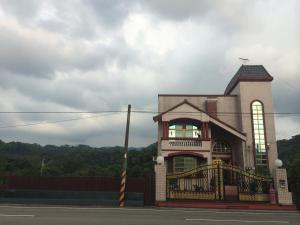 横山传客庄的街道边的一栋建筑 更多25张照片