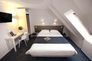 Katil atau katil-katil dalam bilik di Hôtel Du Port