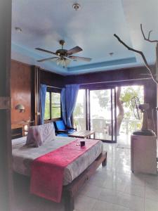 Postel nebo postele na pokoji v ubytování Queen Resort Koh Tao + 37 fotografií