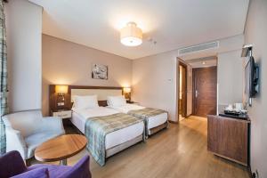 A bed or beds in a room at The Meretto Hotel Istanbul Old City Még 37 kép