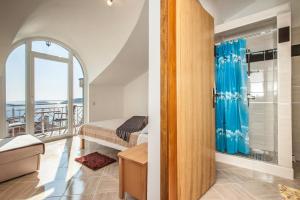 Postel nebo postele na pokoji v ubytování Villa Katy
