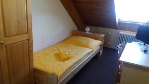 Uma cama ou camas num quarto em Dalmo