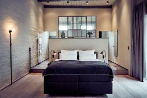 Postel nebo postele na pokoji v ubytování Fisher's Loft Hotel