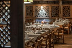 Um restaurante ou outro lugar para comer em Jaguaribe Lodge e Kite
