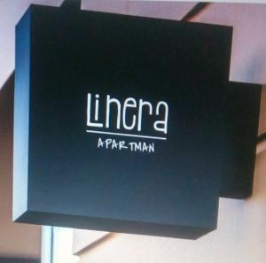 Vottorð, verðlaun, skilti eða annað skjal til sýnis á Apartman Linera