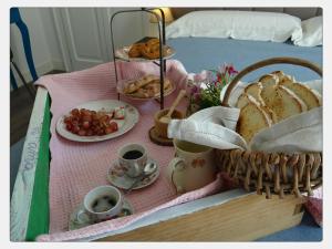 Jedlo v ubytovaní bed & breakfast alebo blízkom okolí