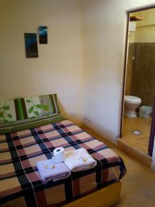 Łóżko lub łóżka w pokoju w obiekcie Tilcara Mistica Hostel