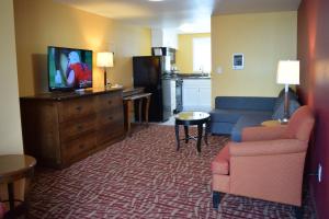 a living room with a couch and a tv in a hotel room at Dew Drop Inn in Forks