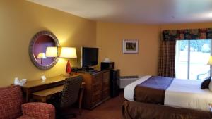 Een bed of bedden in een kamer bij Dew Drop Inn
