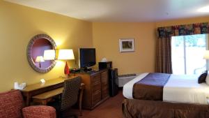Een bed of bedden in een kamer bij Dew Drop Inn