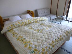 Postel nebo postele na pokoji v ubytování Sudomari Hotel Roman Tsutsuji