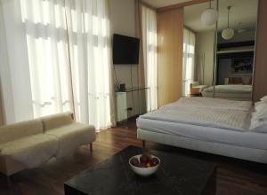 a bedroom with a bed and a bowl of fruit on a table at Štrbské Pleso rezidencia Oliver - apartmán 16A in Štrbské Pleso +30 photos