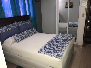 Postel nebo postele na pokoji v ubytování Hotel Rey