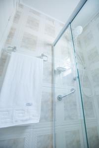 a bathroom with a shower with a glass door at Sossego na Cidade Baixa in Porto Alegre