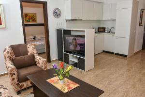 A television and/or entertainment centre at OLYMP Apart-Complex
