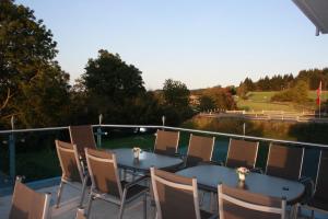 Rõdu või terrass majutusasutuses Hotel Retterath am Nürburgring