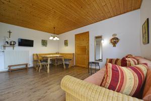 a living room with a couch and a table at Ferienwohnungen Karoly in Mörbisch am See