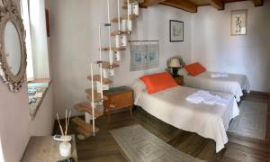 Un pat sau paturi într-o cameră la B&B Pascal House Nuoro_IUN E5016