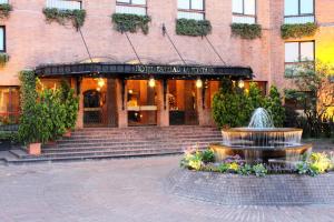a building with a fountain in front of a building at Hotel Estelar La Fontana in Bogotá +68 photos