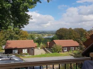 Afbeelding uit fotogalerij van Lake Dathee Lodge in Vire