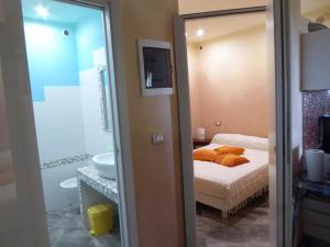 a bedroom with a bed and a bathroom with a shower at Rifugio Storico sul Mare in Agay - Saint Raphael