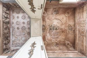 a staircase in a room with a painting on the wall at Relais Della Porta in Naples