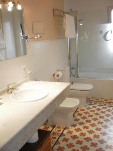 Kúpeľňa v ubytovaní Hotel Santa Coloma del Camino