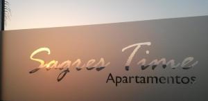 a sign that says sanchez lane laboratories on a wall at Sagres Time Apartamentos in Sagres