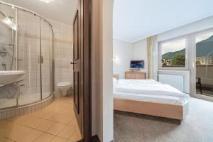 Koupelna v ubytování Gasthof Hotel Hauslwirt