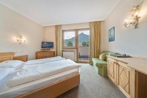 Postel nebo postele na pokoji v ubytování Gasthof Hotel Hauslwirt