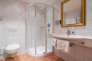 Koupelna v ubytování Gasthof Hotel Hauslwirt
