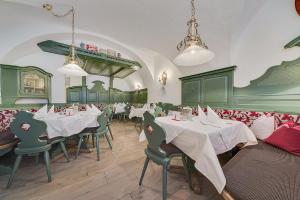 Restaurace v ubytování Gasthof Hotel Hauslwirt