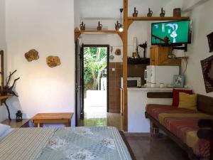 Кухня или мини-кухня в Spiros Rooms
