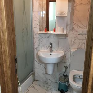 Koupelna v ubytování KOÇAN OTEL Hatice Karakoçan + 37 fotografií