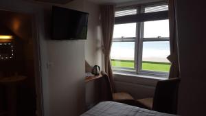 TV a/nebo společenská místnost v ubytování Forth Bay Guest House