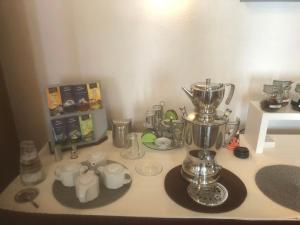 a counter with a silver blender and cups on it at Hotel Sechzehn in Leverkusen