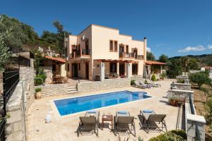 Bazén v ubytovaní Ageri Traditional Villa alebo v jeho blízkosti